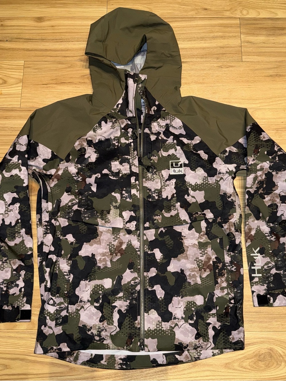 Huk Fishing Mens Camo Performance Rain Jacket SIZE MEDIUM LIKE NEW